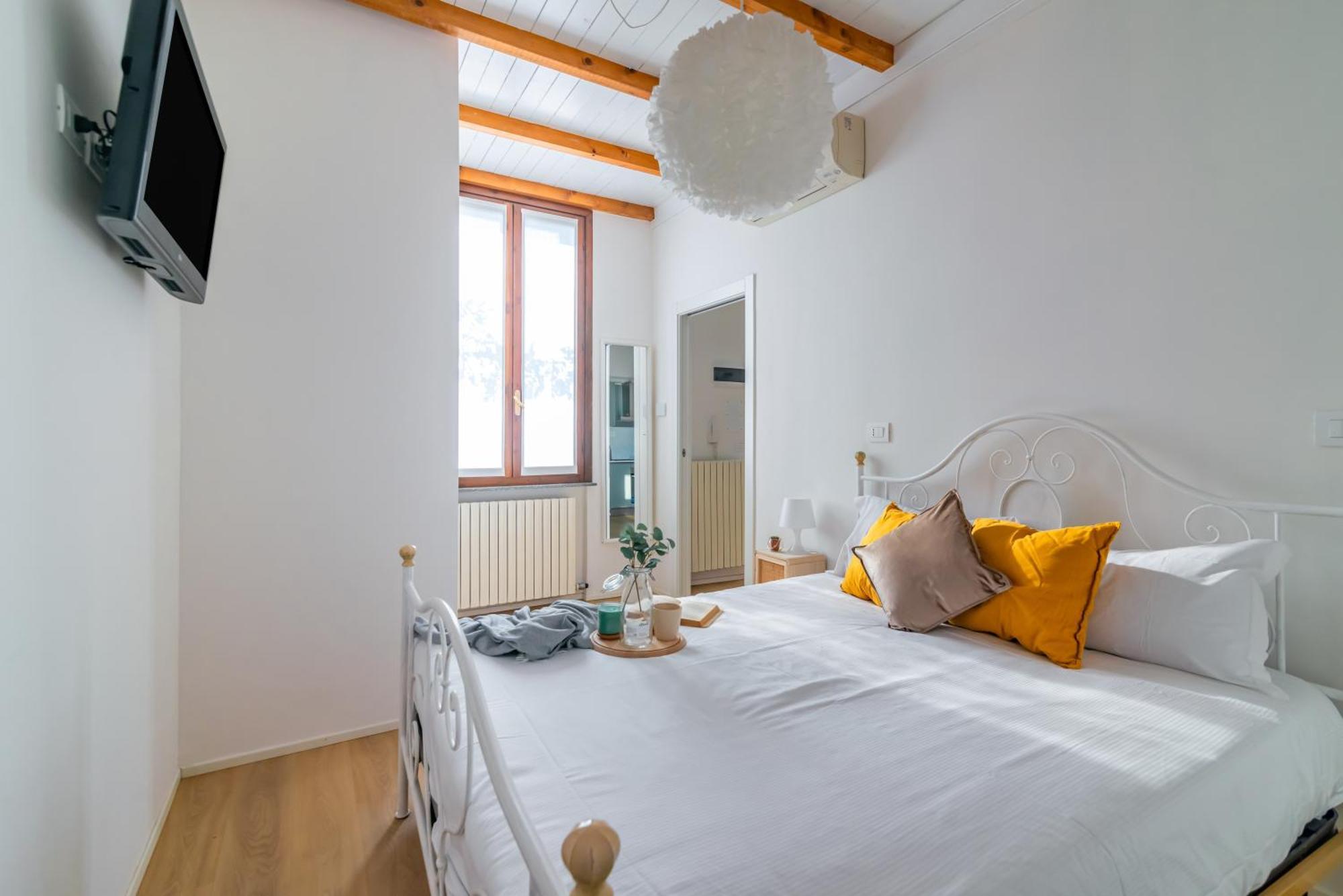 Casa Allegra_bilocale in centro con posto auto Pavia Esterno foto